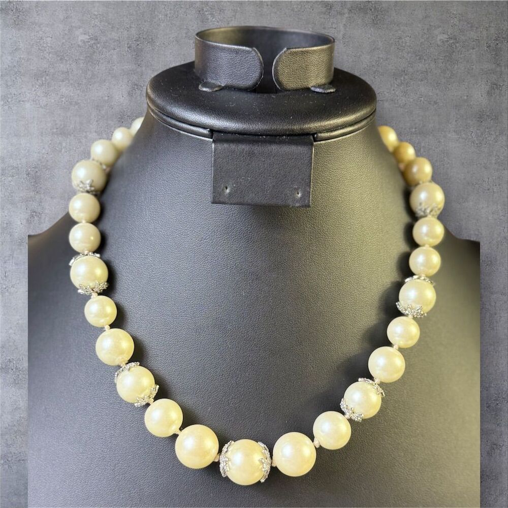 293. Vintage Cream Faux Pearl‎ Rhinestone Beaded Necklace